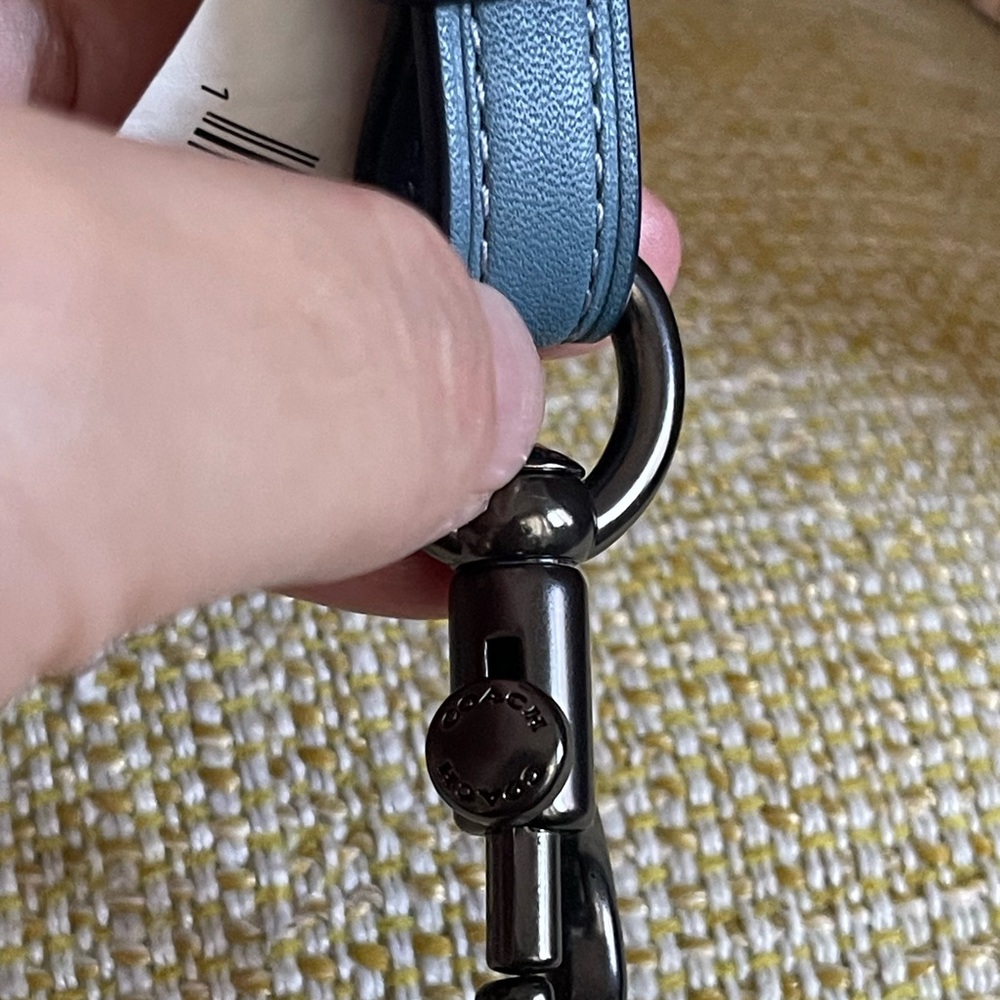 ***SOLD*** Coach Blue Leather heart appliques bagstrap with Gunmetal Hardware - Picture 4 of 6